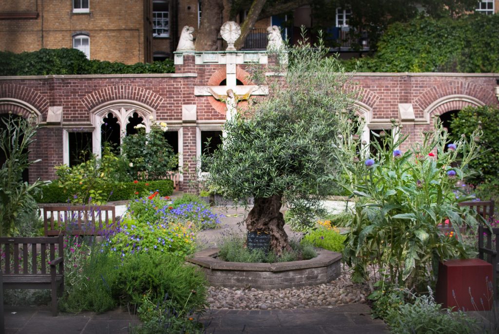 Cloister Gardens, Clerkenwell Road by What Dad Cooked